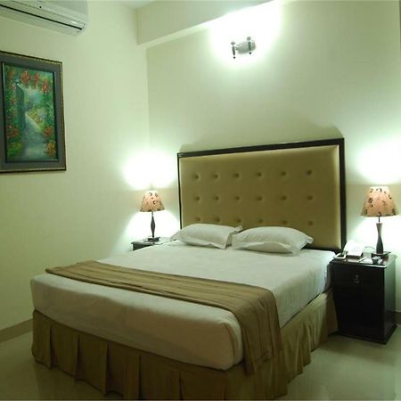 Hotel Ambassador Residency à Chittagong Extérieur photo