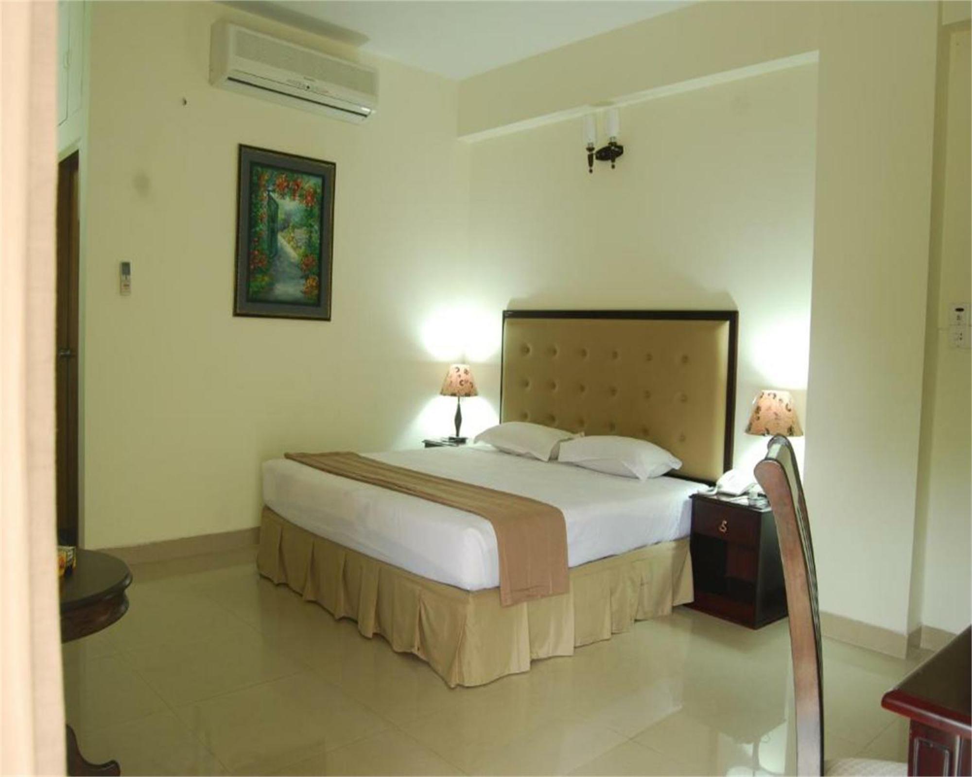 Hotel Ambassador Residency à Chittagong Extérieur photo