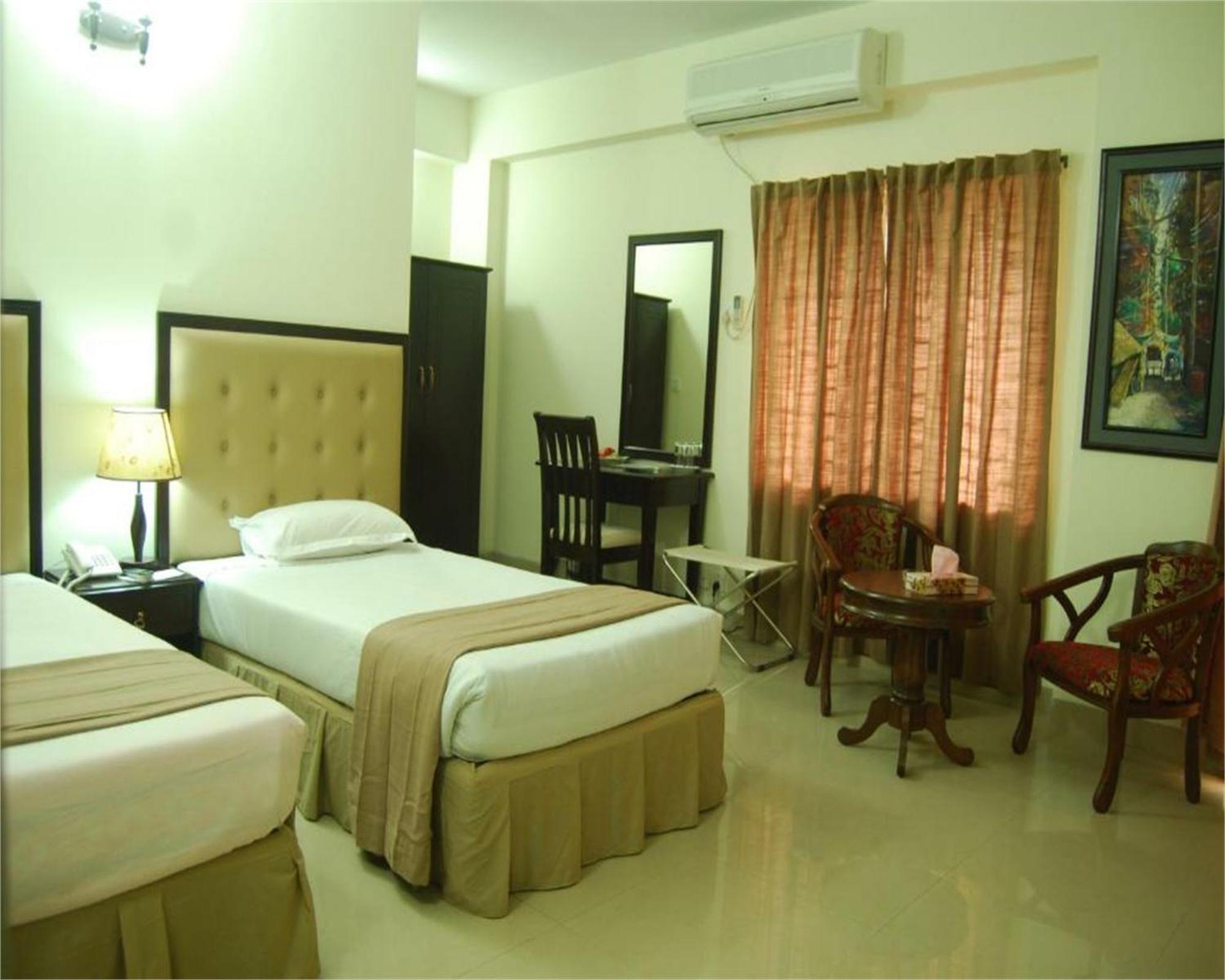 Hotel Ambassador Residency à Chittagong Extérieur photo
