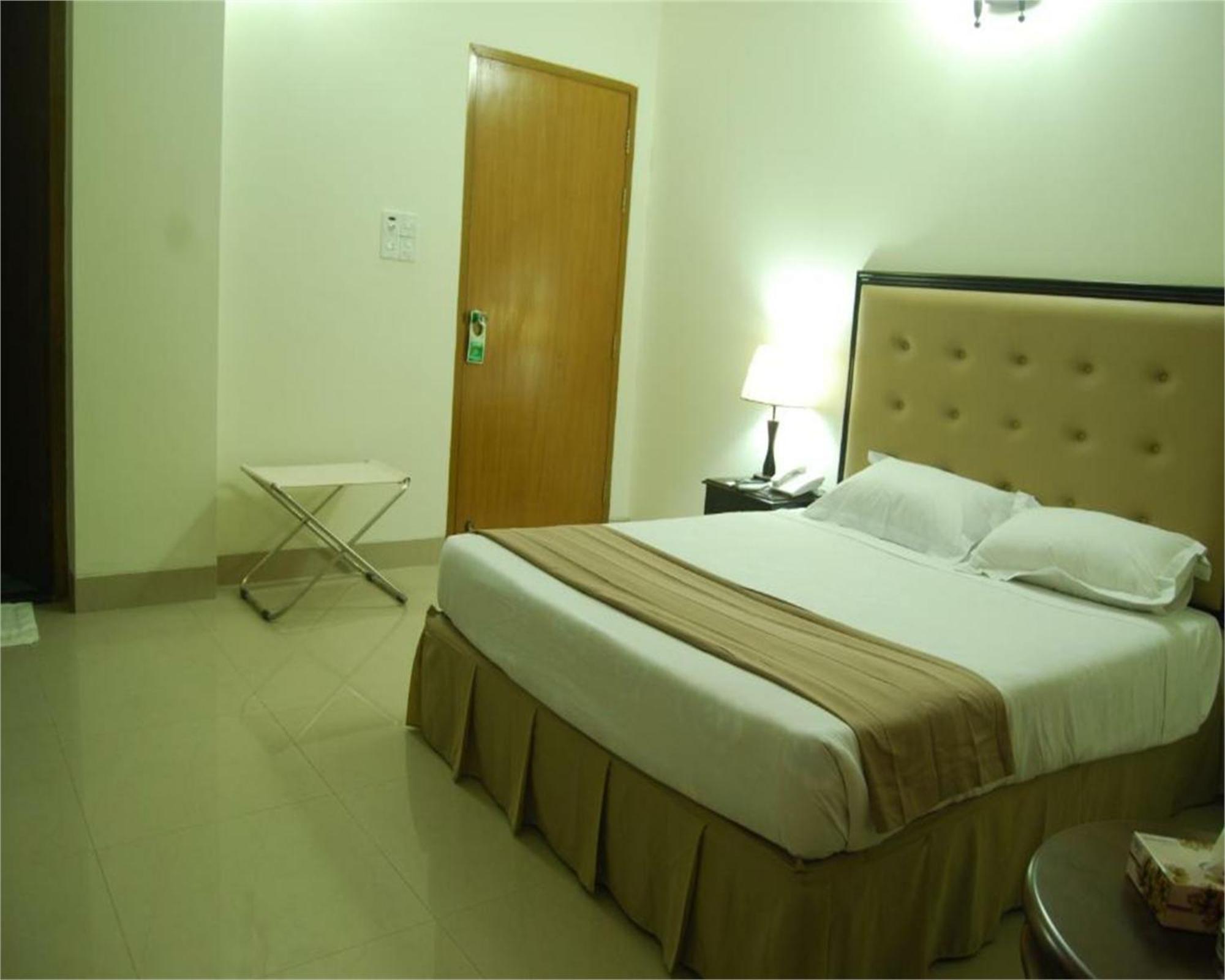 Hotel Ambassador Residency à Chittagong Extérieur photo