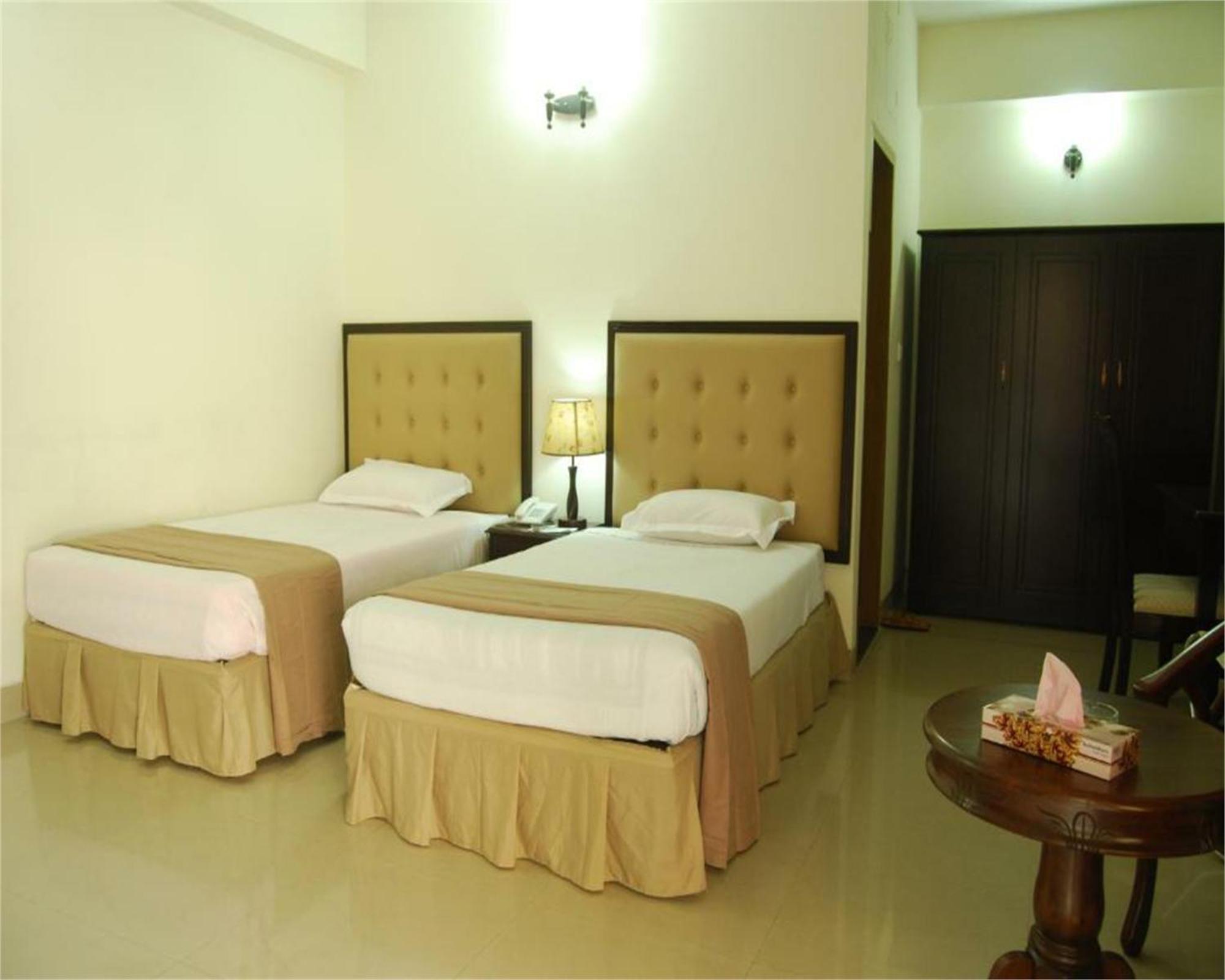 Hotel Ambassador Residency à Chittagong Extérieur photo