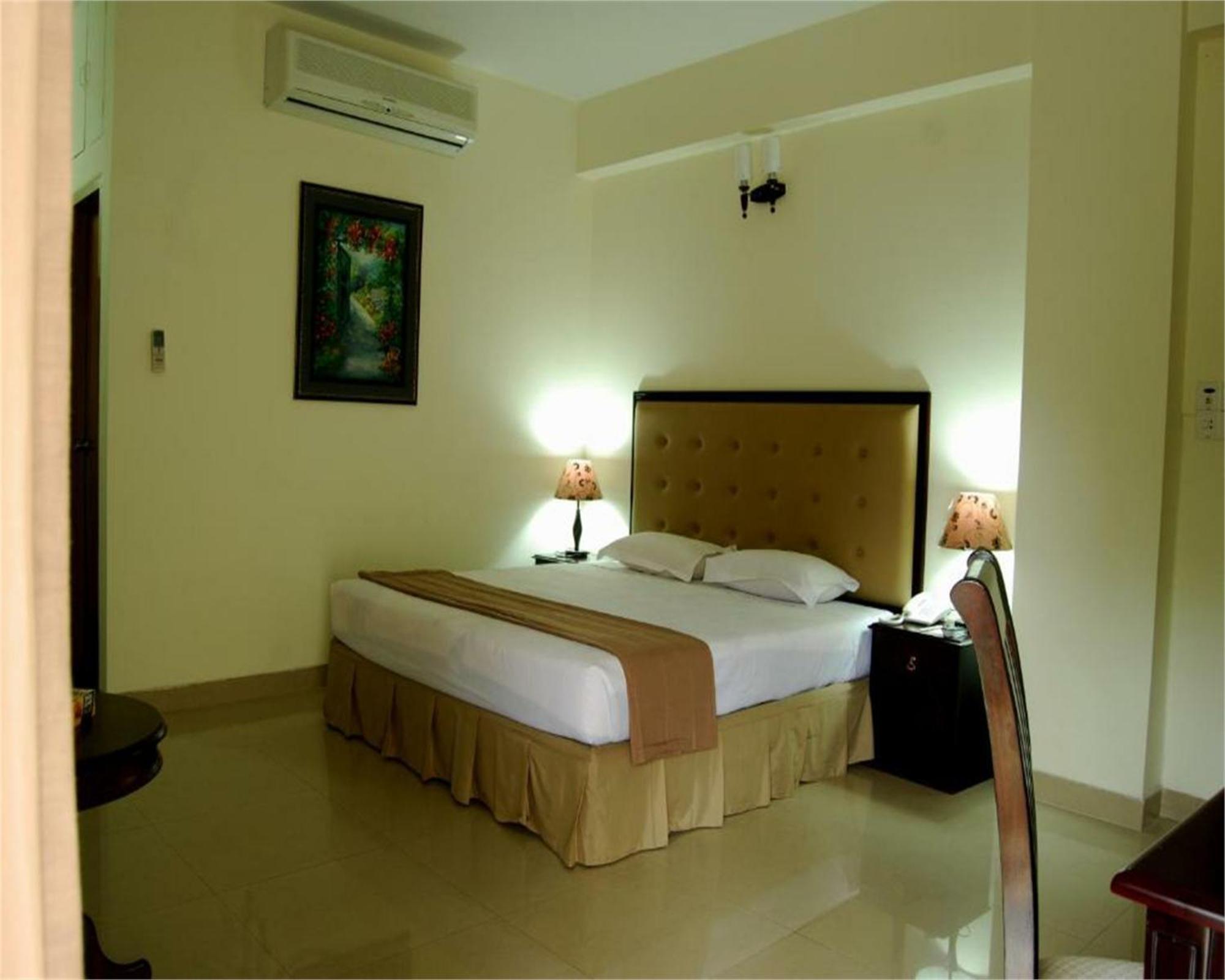 Hotel Ambassador Residency à Chittagong Extérieur photo