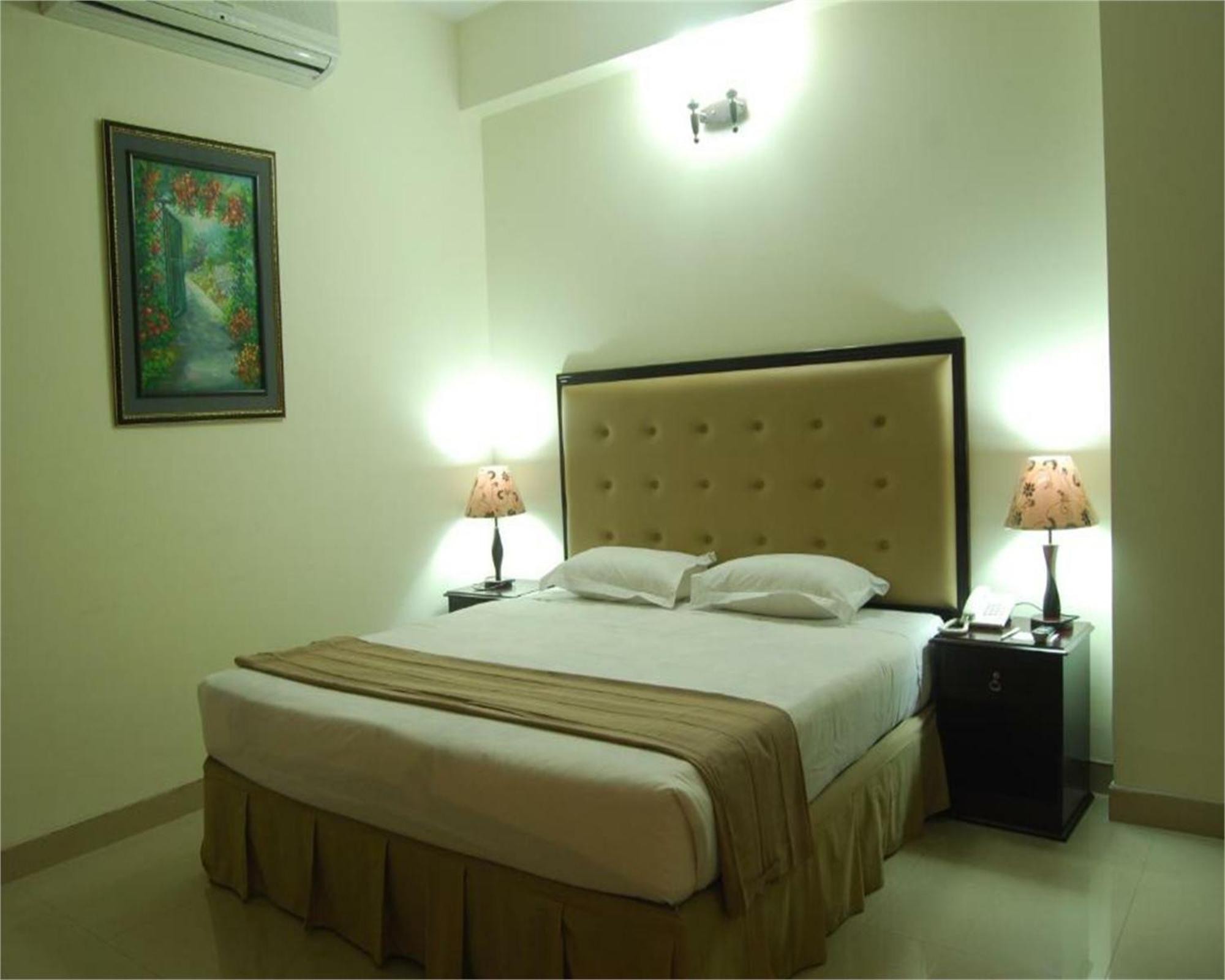 Hotel Ambassador Residency à Chittagong Extérieur photo